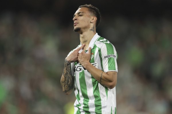 Sự trở lại của vị thần của lục địa! Anthony đã được cho mượn từ Betis mùa trước và có năm giải đấu hàng đầu trong nhiều thống kê