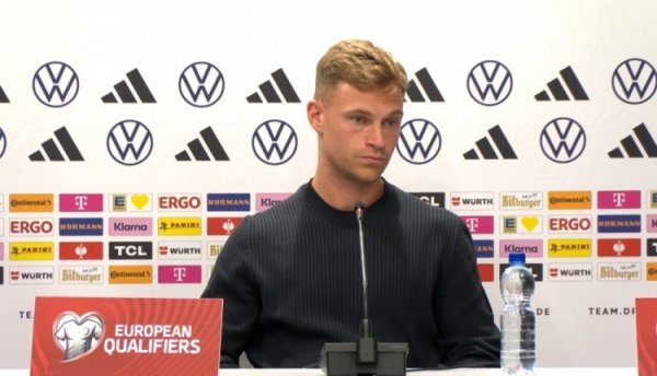 KIMMICH: Trở về vị trí tiền vệ sẽ giúp tôi chơi với lợi thế của mình. Premier League có thể dễ dàng trả phí chuyển nhượng cao