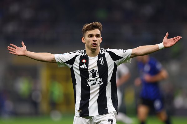 Phóng viên: Ngay cả khi chấn thương không nghiêm trọng, Juventus sẽ không chấp nhận nguy cơ để Koon 