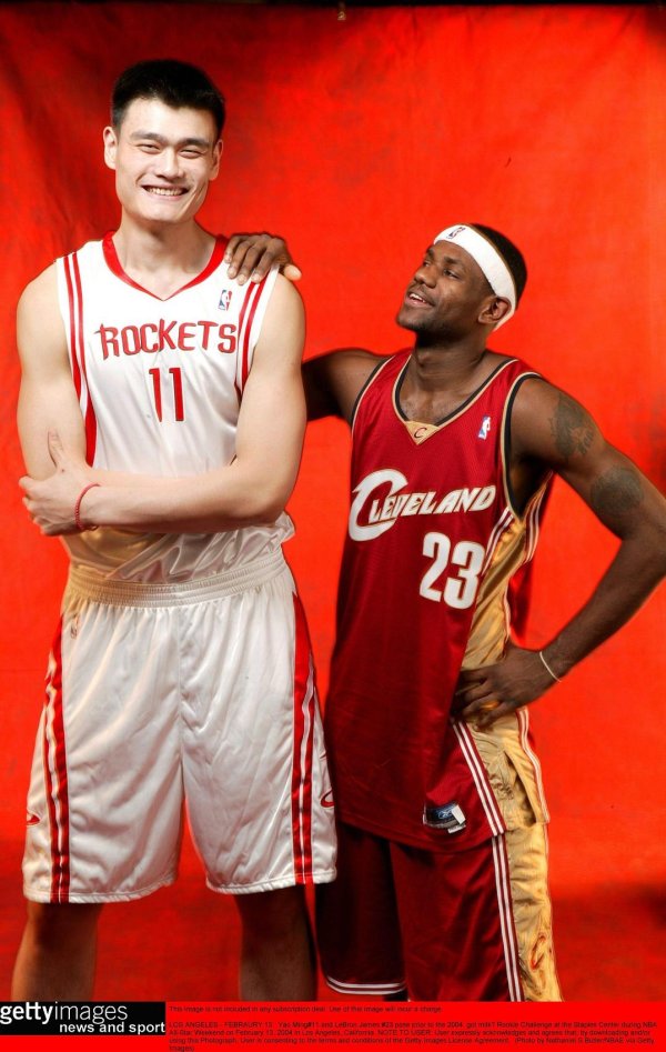 James: Yao Ming là một người rất tuyệt vời và anh ấy rất hạnh phúc khi hòa hợp với anh ấy