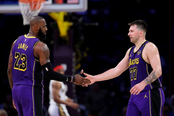 Phóng viên nổi tiếng: Lakers có hơn 60 triệu hợp đồng hết hạn để giao dịch, nhưng chỉ có một vòng đầ