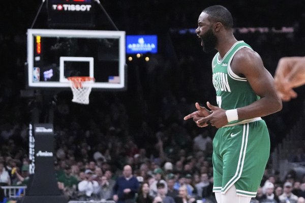 Bill Simmons: Brown sẽ trung bình 32 điểm trong mùa giải tới và anh ấy sẽ ghi được 30 điểm với bốn c