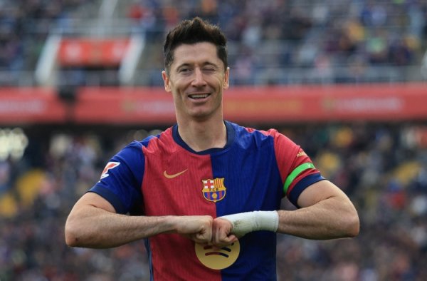 Truyền thuyết Ba Lan chỉ trích một cách quyết liệt Flick: Lewandowski bỏ lỡ ứng cử viên Quả cầu vàng