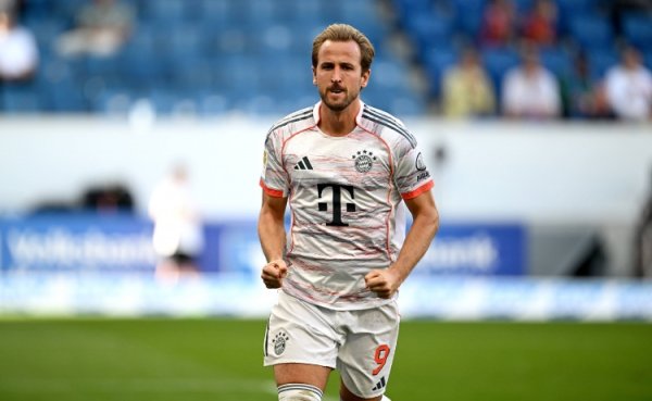 Tôi có thể làm bất cứ công việc gì! Kane thực hiện thành công 11 đường chuyền dài trong một trận đấu